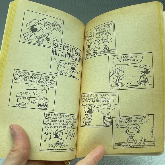 GVUC Book: "You're On Your Own, Snoopy," Charles M. Schulz, Paperback, 1975 - Picture 7 of 11